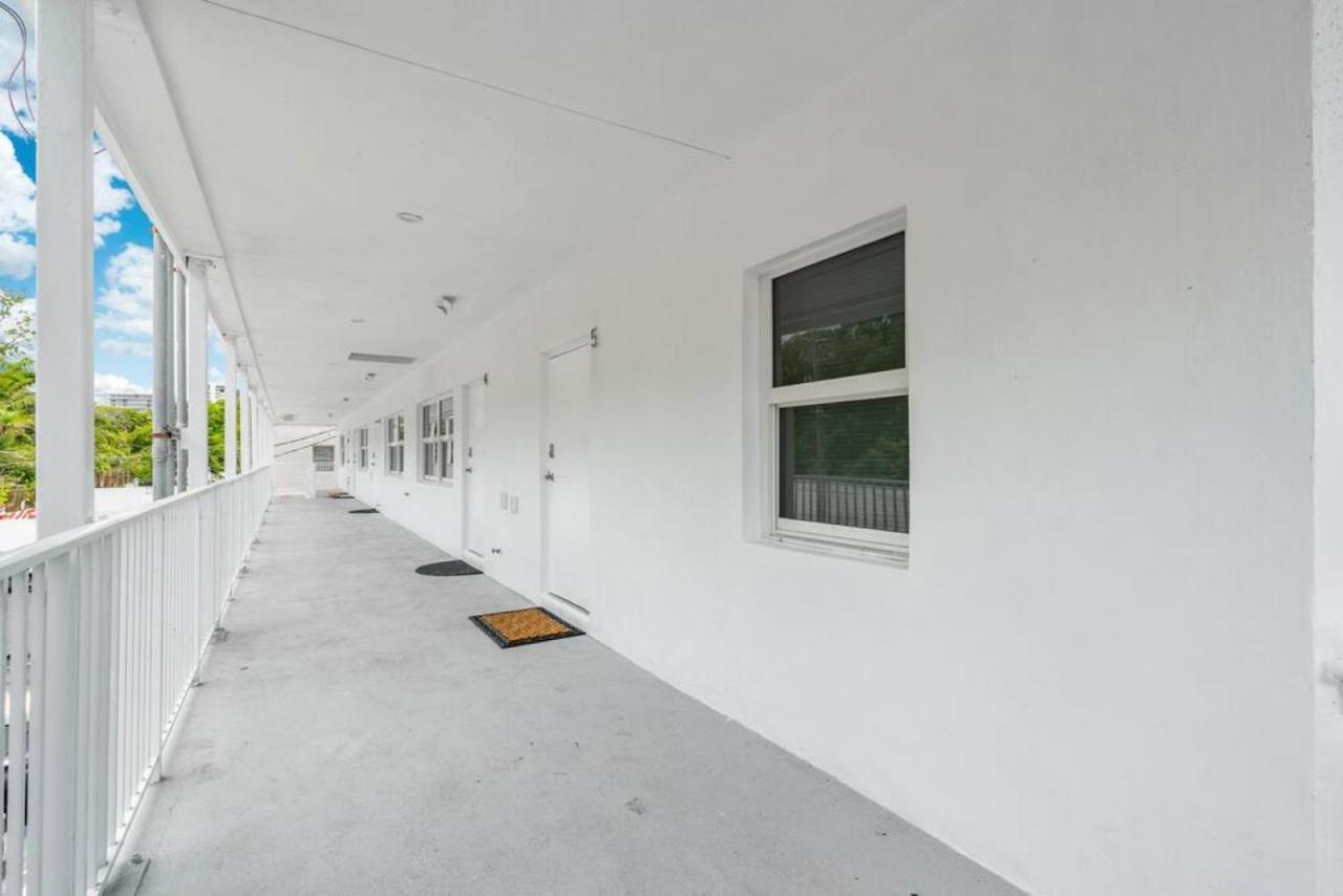 The Purple Pelican Beachfront With Ocean Balcony Unit 3 Fort Lauderdale Exterior photo